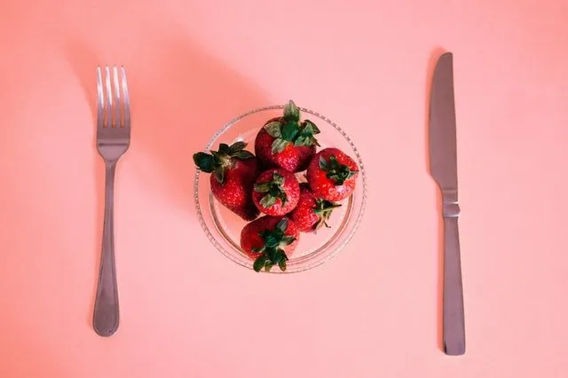 eat light snacks to prevent constipation